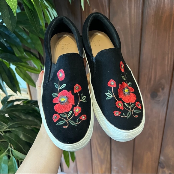 Black Embroidered Floral Platform Slip On Sneakers - Picture 2 of 4